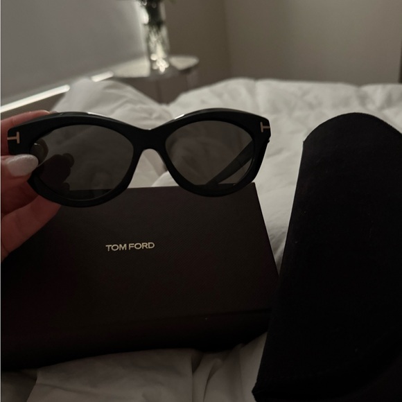 TOM FORD
Toni 55mm Polarized
Oval Sunglasses - Picture 4 of 13